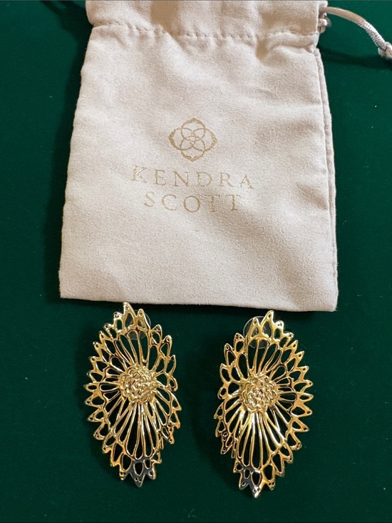 Kendra Scott Jewelry - Kendra Scott Gold Floral Filigree Drop Earrings